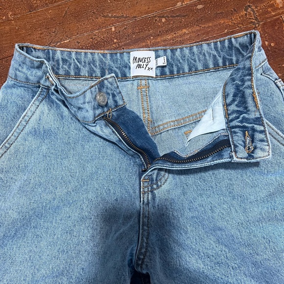 princess polly cargo shorts - Picture 3 of 4